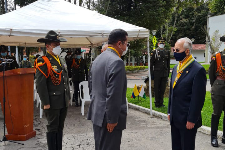 Reconocimiento institucional a oficiales de la Policía